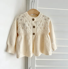 Load image into Gallery viewer, Cream pretty detailed cardigan

