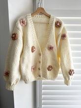 Load image into Gallery viewer, Mummy organic cardigan with flowers
