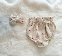 Load image into Gallery viewer, Linen bloomers with red hearts
