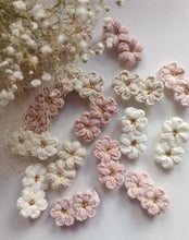 Load image into Gallery viewer, Light pink crochet flower clip
