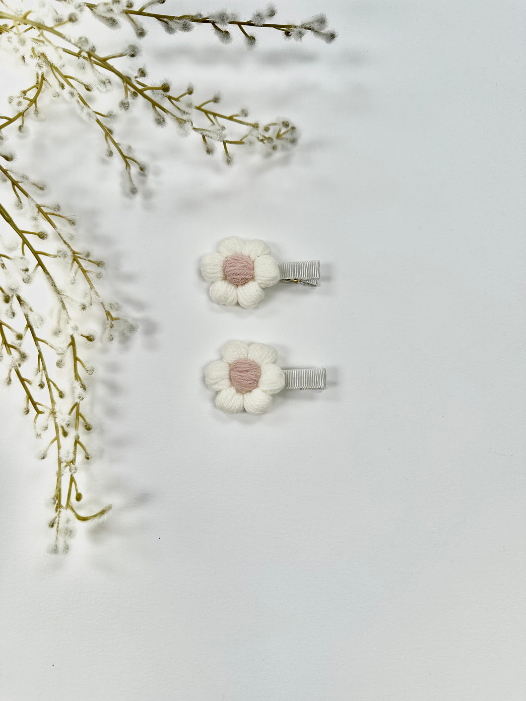 White knitted flower hair clip