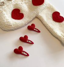 Load image into Gallery viewer, Red knitted heart clip
