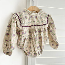 Load image into Gallery viewer, Cream pretty detailed cardigan
