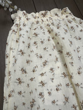 Load image into Gallery viewer, Floral summer trousers
