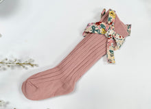 Load image into Gallery viewer, Pink floral soft socks
