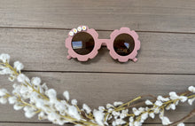 Load image into Gallery viewer, Flower sunglasses
